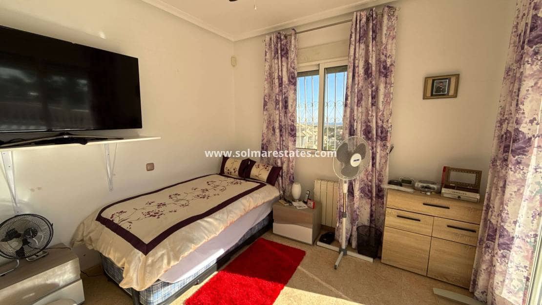 3 bedroom Villa for sale in Villamartin with pool - € 349,950 (Ref: 9190272)