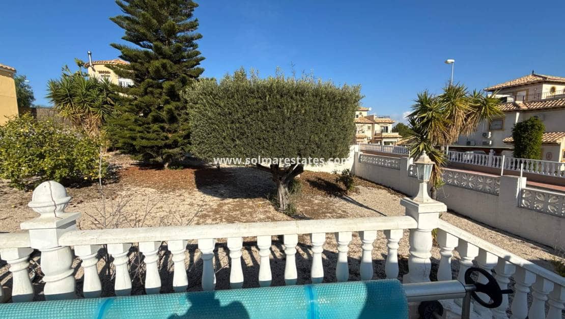 3 bedroom Villa for sale in Villamartin with pool - € 349,950 (Ref: 9190272)