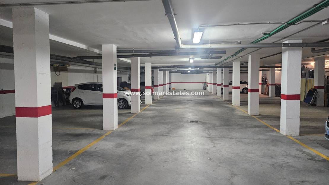 Apartamento de 2 habitaciones en Villamartin en venta con piscina - 179.999 € (Ref: 9191386)