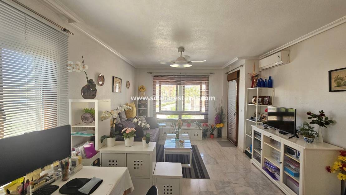 Apartamento de 2 habitaciones en Villamartin en venta con piscina - 179.999 € (Ref: 9191386)