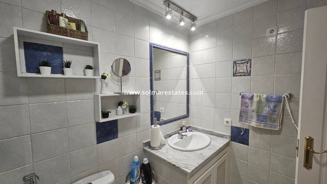 Apartamento de 2 habitaciones en Villamartin en venta con piscina - 179.999 € (Ref: 9191386)