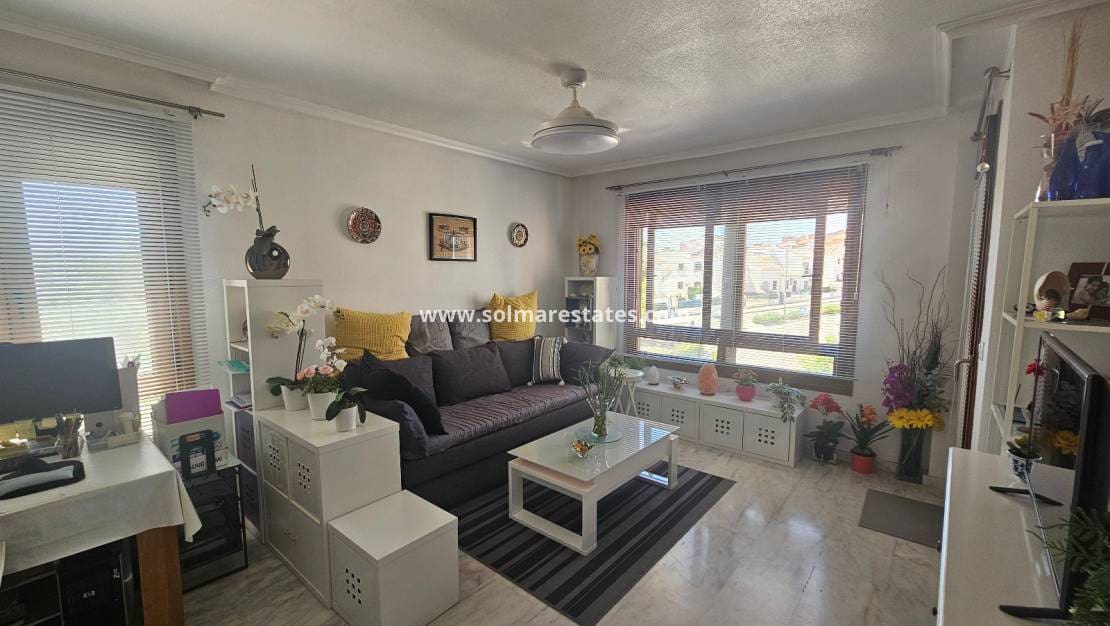 Apartamento de 2 habitaciones en Villamartin en venta con piscina - 179.999 € (Ref: 9191386)