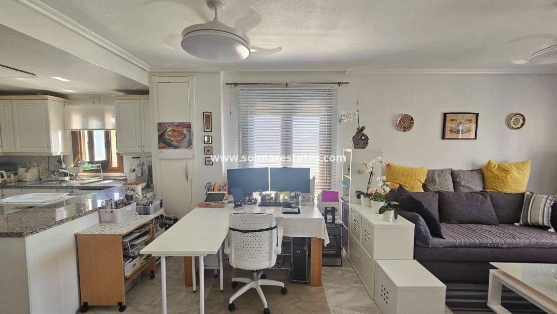 Apartamento de 2 habitaciones en Villamartin en venta con piscina - 179.999 € (Ref: 9191386)