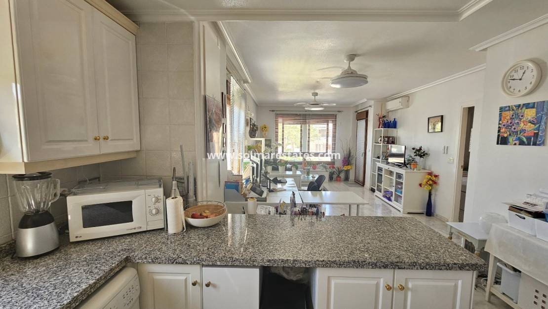 Apartamento de 2 habitaciones en Villamartin en venta con piscina - 179.999 € (Ref: 9191386)