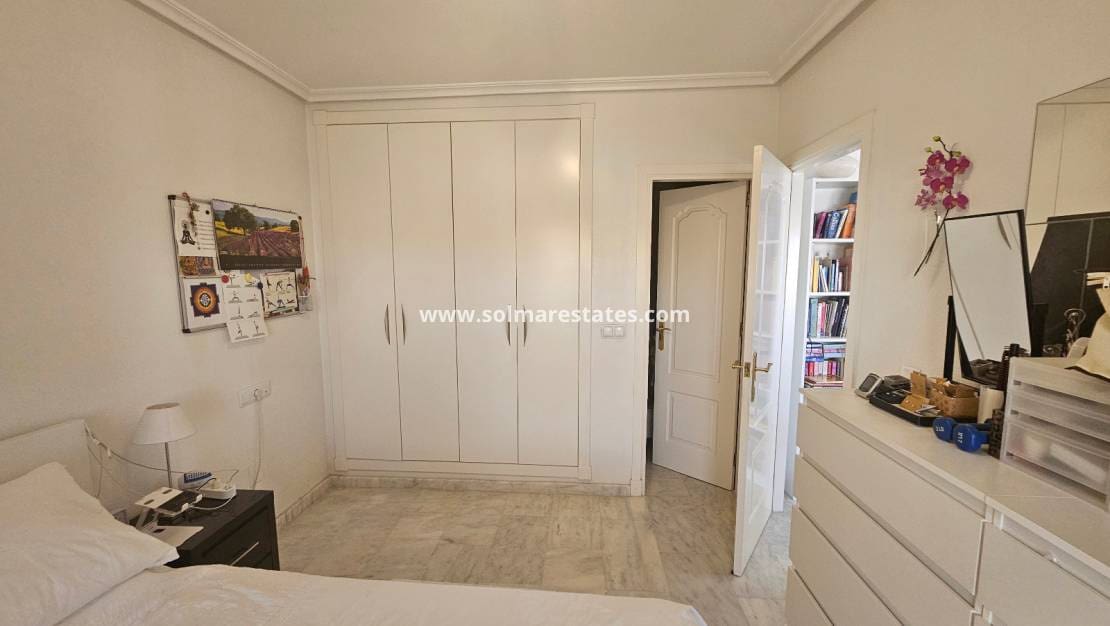 Apartamento de 2 habitaciones en Villamartin en venta con piscina - 179.999 € (Ref: 9191386)