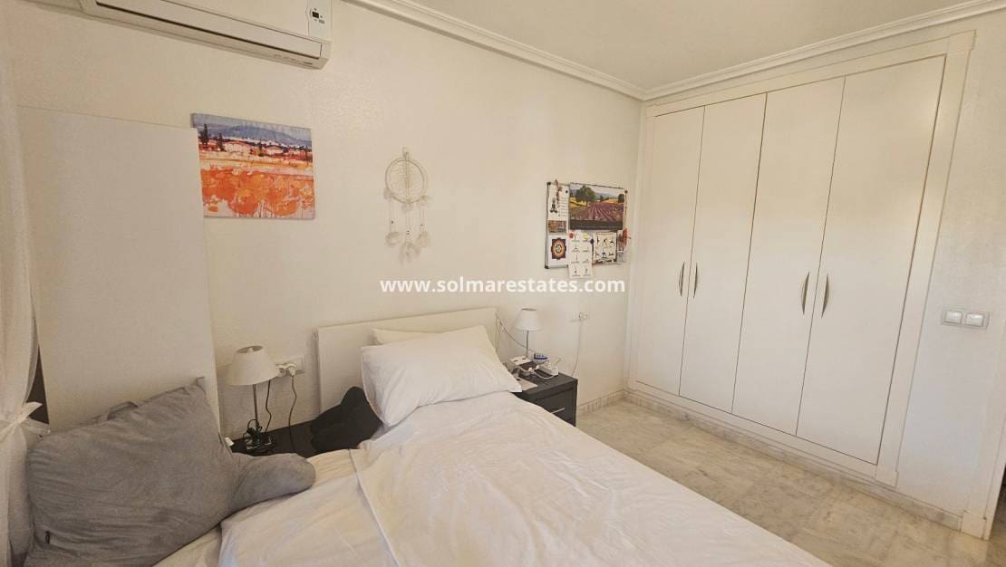 Apartamento de 2 habitaciones en Villamartin en venta con piscina - 179.999 € (Ref: 9191386)