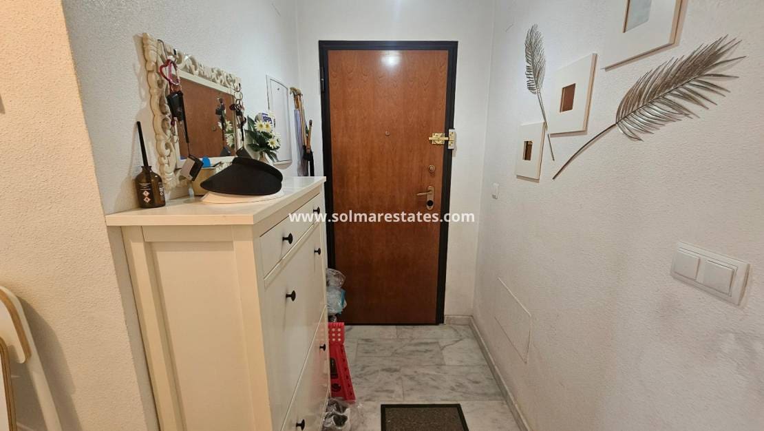 Apartamento de 2 habitaciones en Villamartin en venta con piscina - 179.999 € (Ref: 9191386)