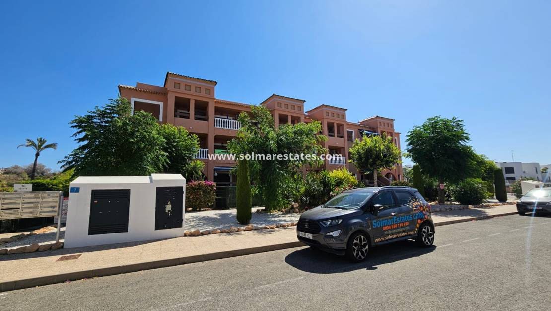 Apartamento de 2 habitaciones en Villamartin en venta con piscina - 179.999 € (Ref: 9191386)