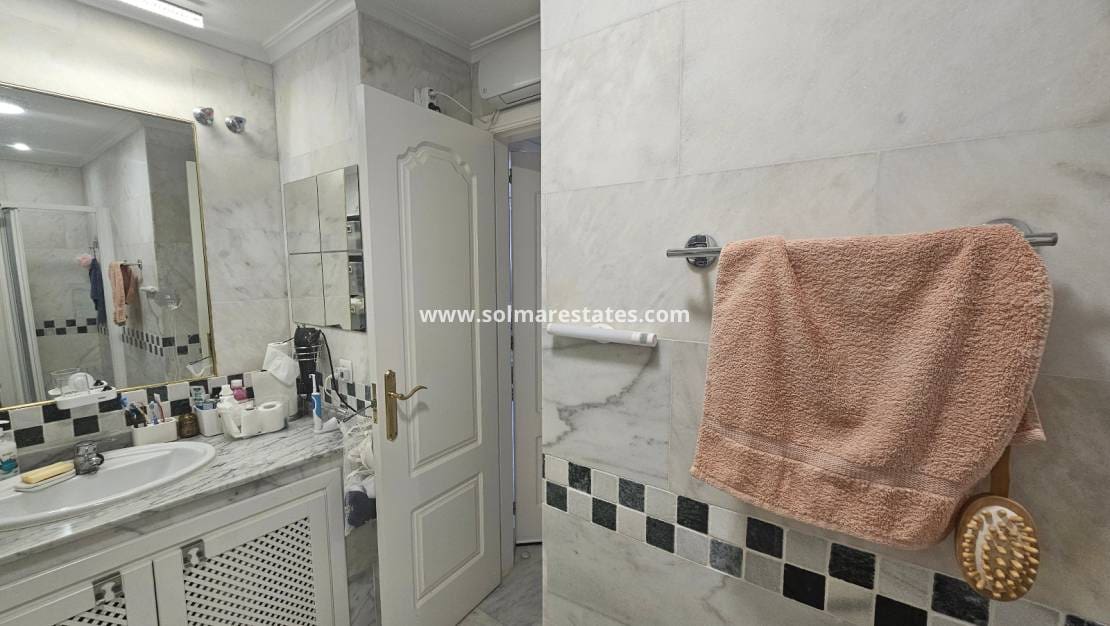 Apartamento de 2 habitaciones en Villamartin en venta con piscina - 179.999 € (Ref: 9191386)