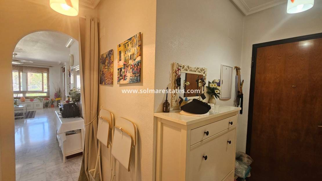 Apartamento de 2 habitaciones en Villamartin en venta con piscina - 179.999 € (Ref: 9191386)