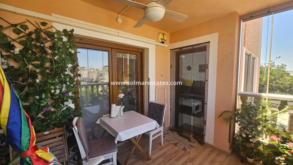 Apartamento de 2 habitaciones en Villamartin en venta con piscina - 179.999 € (Ref: 9191386)