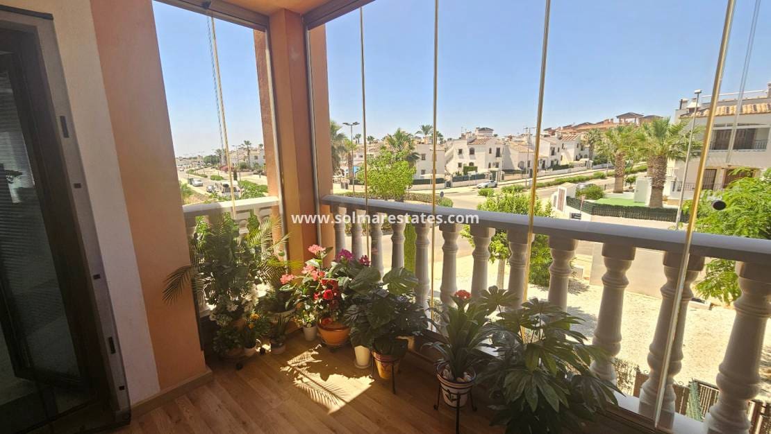 Apartamento de 2 habitaciones en Villamartin en venta con piscina - 179.999 € (Ref: 9191386)