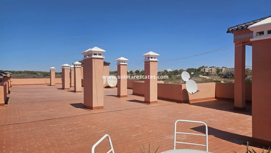Apartamento de 2 habitaciones en Villamartin en venta con piscina - 179.999 € (Ref: 9191386)