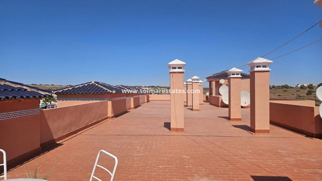 Apartamento de 2 habitaciones en Villamartin en venta con piscina - 179.999 € (Ref: 9191386)