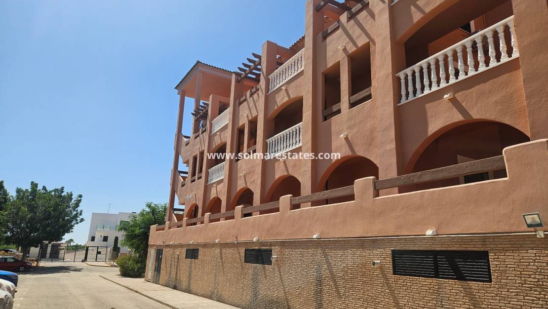 Apartamento de 2 habitaciones en Villamartin en venta con piscina - 179.999 € (Ref: 9191386)