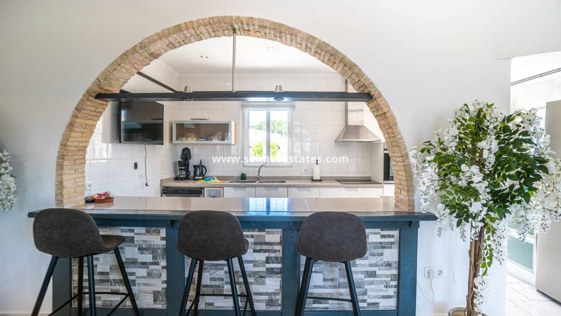 3 soverom Villa til salgs i La Siesta med svømmebasseng - € 535 000 (Ref: 9196209)