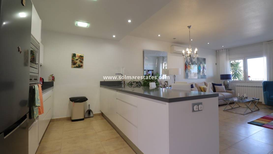 3 soverom Kjedet enebolig til salgs i Benijofar med svømmebasseng - € 239 950 (Ref: 9196210)