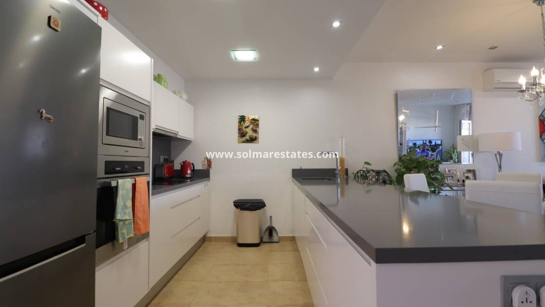 3 soverom Kjedet enebolig til salgs i Benijofar med svømmebasseng - € 239 950 (Ref: 9196210)