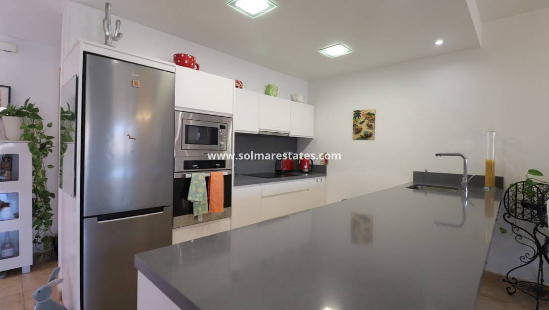 3 soverom Kjedet enebolig til salgs i Benijofar med svømmebasseng - € 239 950 (Ref: 9196210)