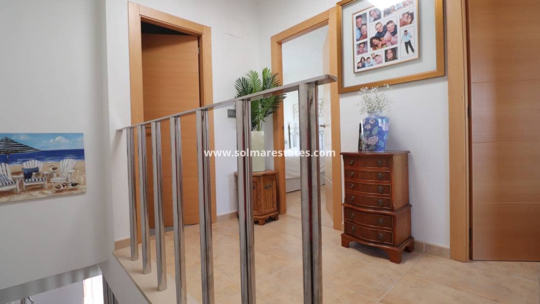 3 soverom Kjedet enebolig til salgs i Benijofar med svømmebasseng - € 239 950 (Ref: 9196210)