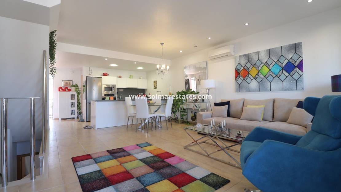 3 soverom Kjedet enebolig til salgs i Benijofar med svømmebasseng - € 239 950 (Ref: 9196210)