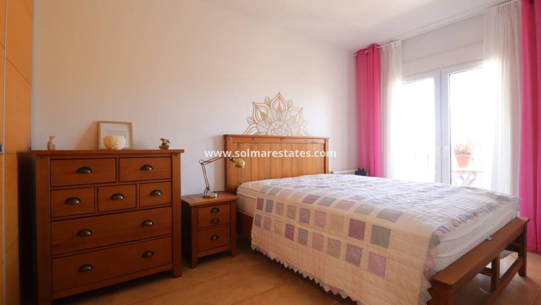 3 soverom Kjedet enebolig til salgs i Benijofar med svømmebasseng - € 239 950 (Ref: 9196210)