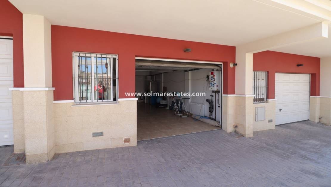 3 soverom Kjedet enebolig til salgs i Benijofar med svømmebasseng - € 239 950 (Ref: 9196210)