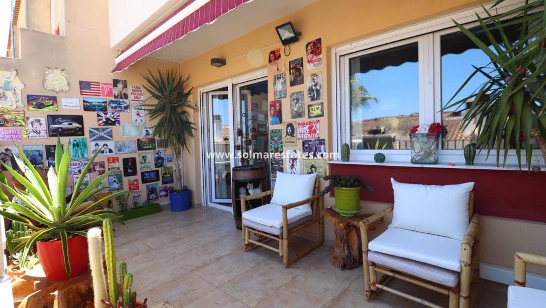 3 soverom Kjedet enebolig til salgs i Benijofar med svømmebasseng - € 239 950 (Ref: 9196210)