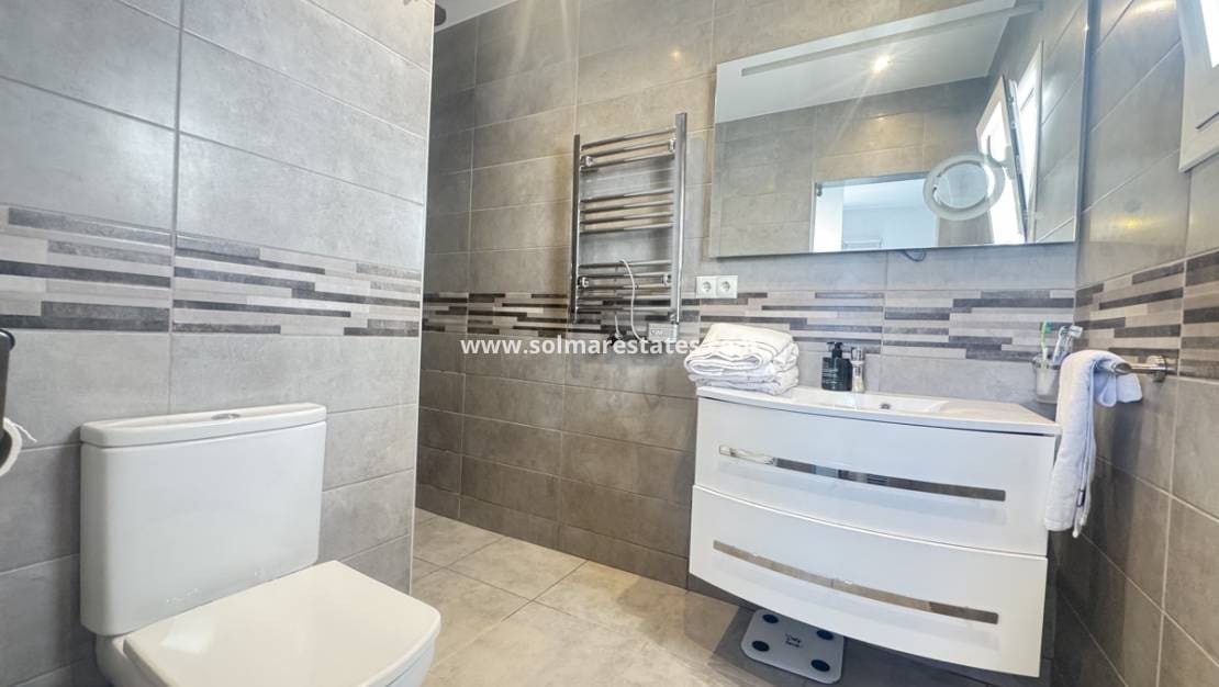 2 soverom Villa til salgs i Blue Lagoon med svømmebasseng - € 265 000 (Ref: 9197112)