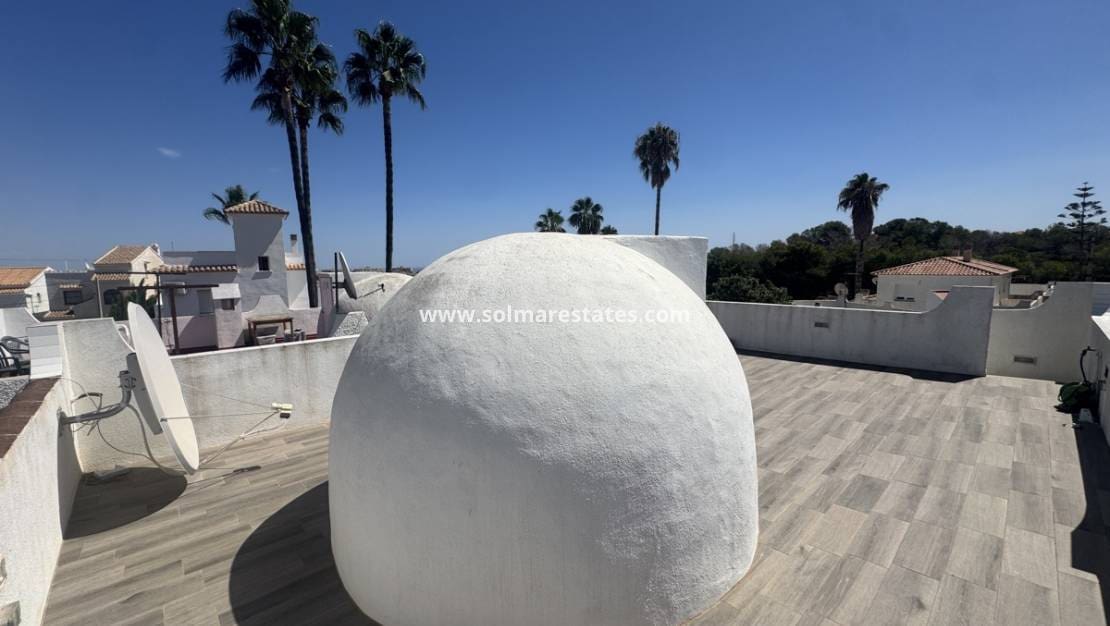 2 soverom Villa til salgs i Blue Lagoon med svømmebasseng - € 265 000 (Ref: 9197112)