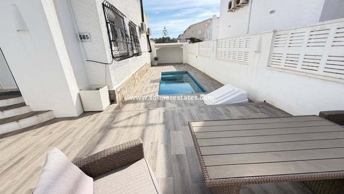 2 soverom Villa til salgs i Blue Lagoon med svømmebasseng - € 255 000 (Ref: 9197112)