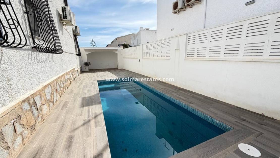 2 soverom Villa til salgs i Blue Lagoon med svømmebasseng - € 255 000 (Ref: 9197112)