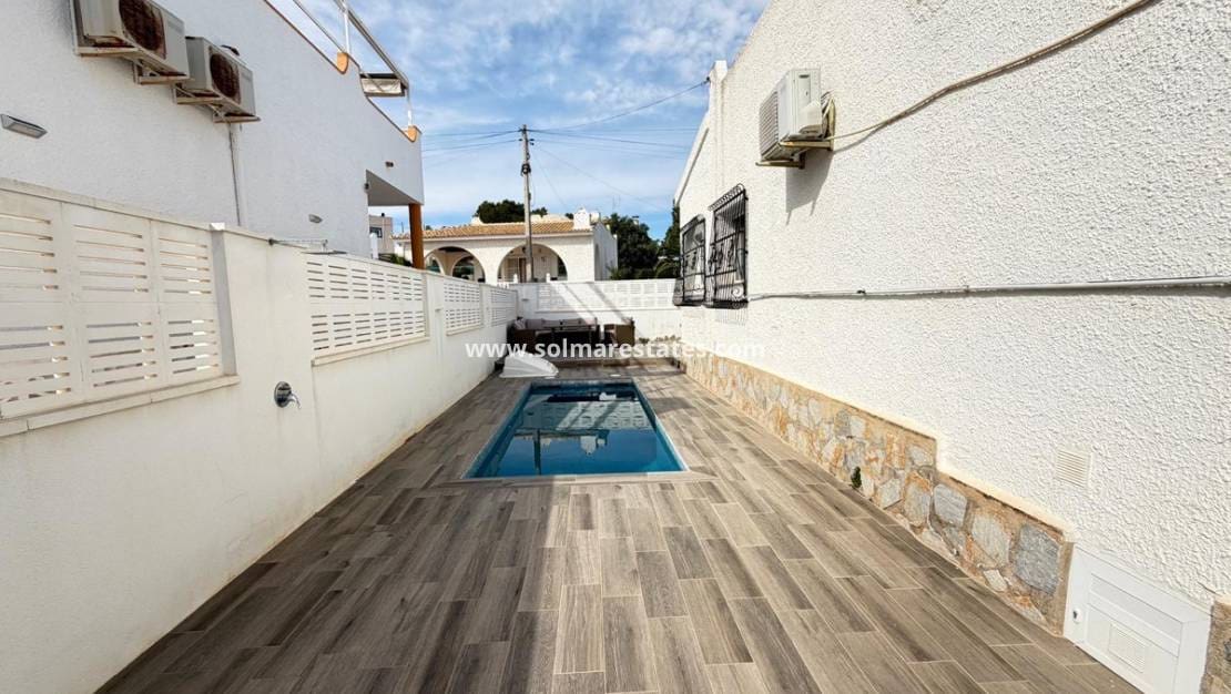 2 soverom Villa til salgs i Blue Lagoon med svømmebasseng - € 255 000 (Ref: 9197112)