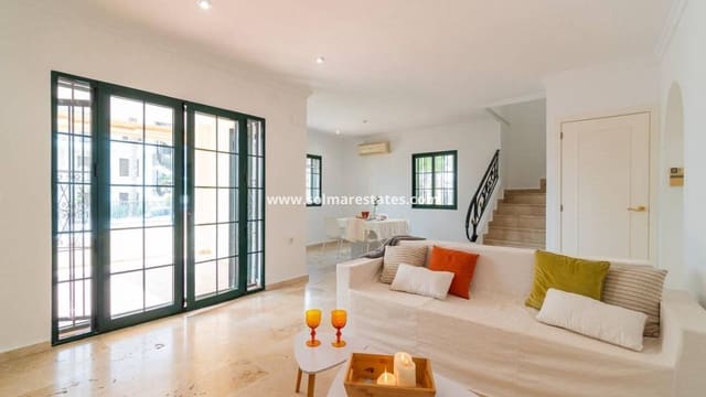 Chalet de 3 habitaciones en Villamartin, Orihuela en venta con piscina - 379.000 € (Ref: 9198270)