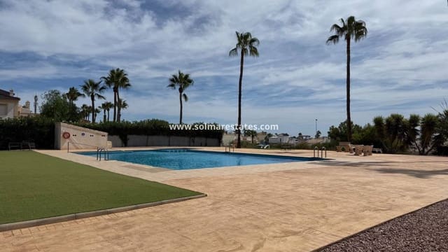 Chalet de 3 habitaciones en Villamartin, Orihuela en venta con piscina - 379.000 € (Ref: 9198270)