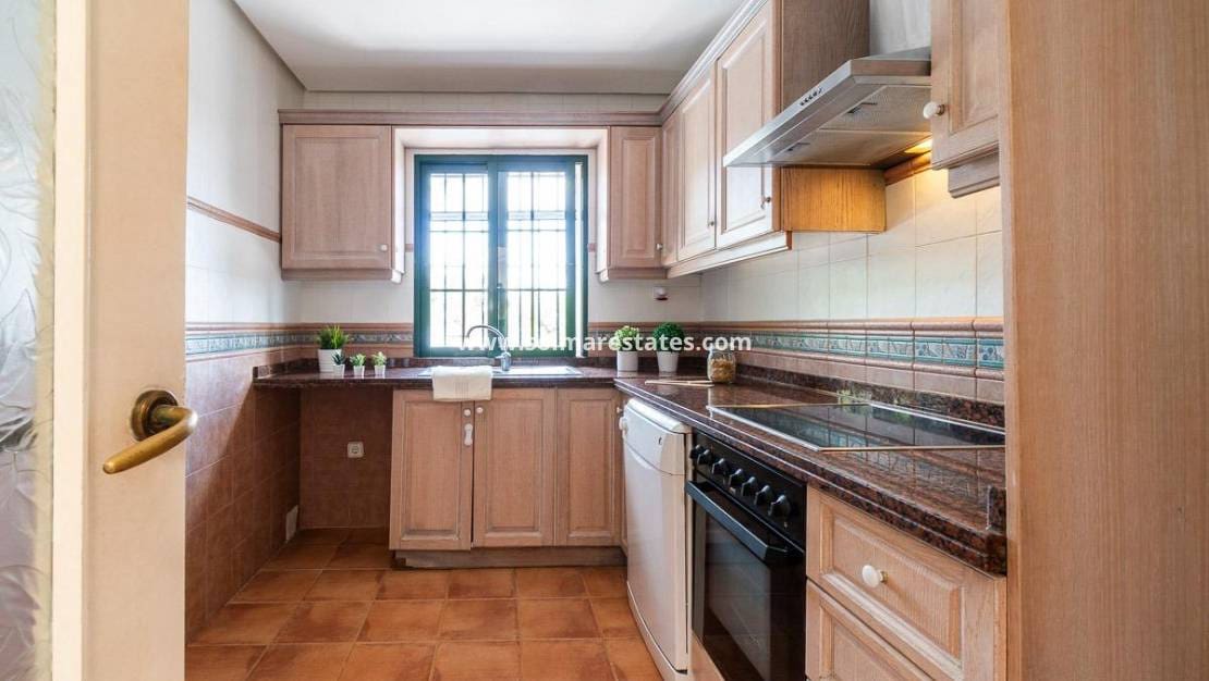 Chalet de 3 habitaciones en Villamartin en venta con piscina - 379.000 € (Ref: 9198270)