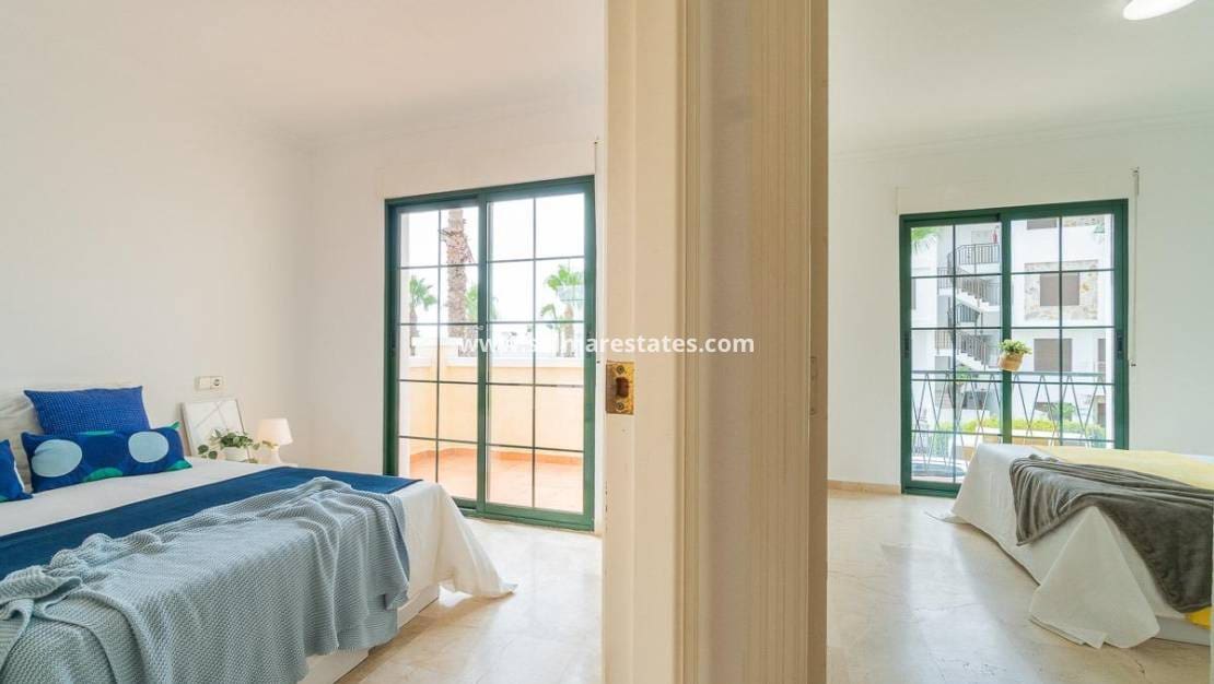 Chalet de 3 habitaciones en Villamartin en venta con piscina - 379.000 € (Ref: 9198270)