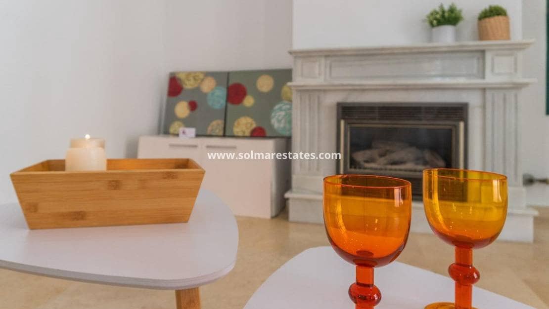 Chalet de 3 habitaciones en Villamartin en venta con piscina - 379.000 € (Ref: 9198270)