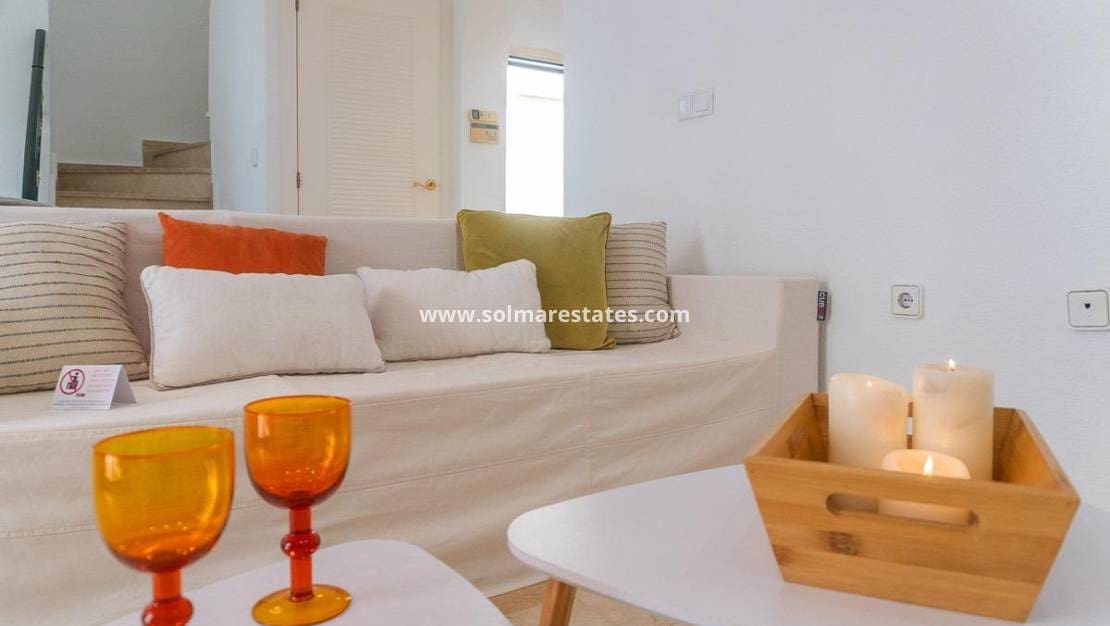 Chalet de 3 habitaciones en Villamartin en venta con piscina - 379.000 € (Ref: 9198270)