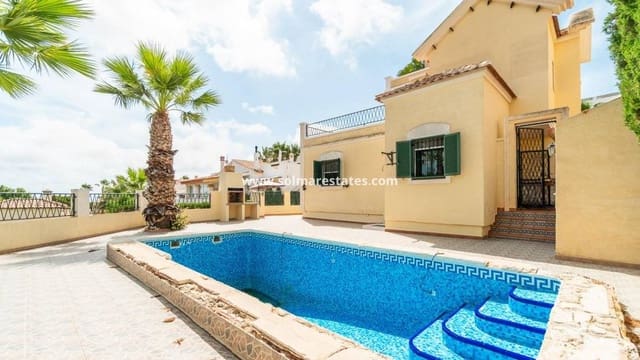 Chalet de 3 habitaciones en Villamartin, Orihuela en venta con piscina - 379.000 € (Ref: 9198270)