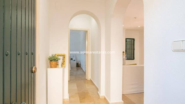 Chalet de 3 habitaciones en Villamartin, Orihuela en venta con piscina - 379.000 € (Ref: 9198270)