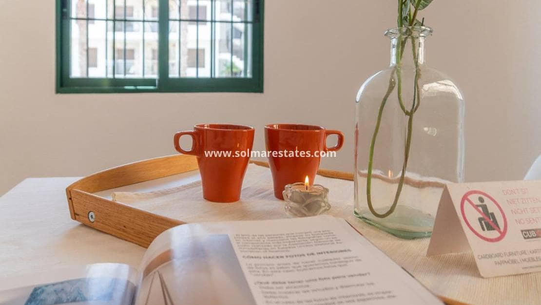 Chalet de 3 habitaciones en Villamartin en venta con piscina - 379.000 € (Ref: 9198270)