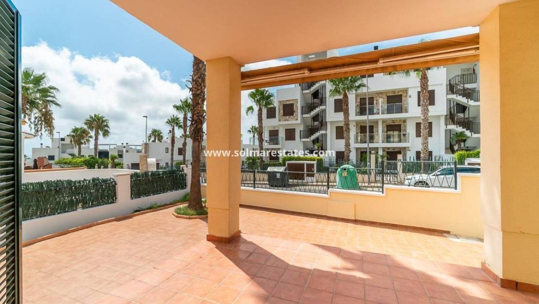 Chalet de 3 habitaciones en Villamartin en venta con piscina - 379.000 € (Ref: 9198270)