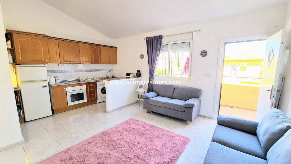 2 Zimmer Apartment zu verkaufen in Villamartin mit Pool - 129.000 € (Ref: 9203075)
