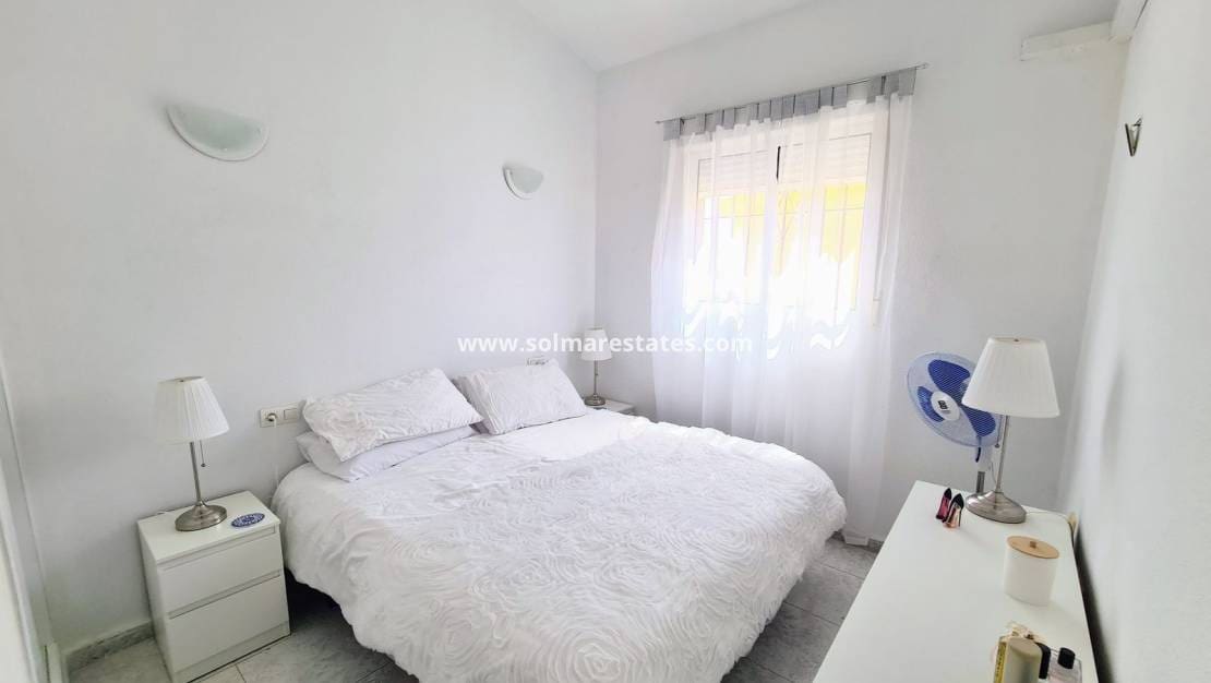 2 Zimmer Apartment zu verkaufen in Villamartin mit Pool - 129.000 € (Ref: 9203075)