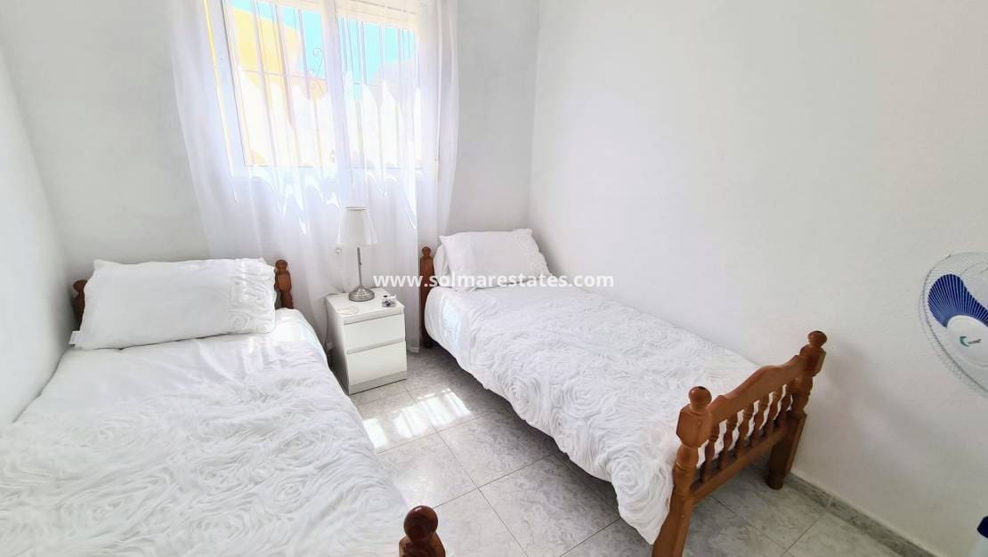 2 Zimmer Apartment zu verkaufen in Villamartin mit Pool - 129.000 € (Ref: 9203075)