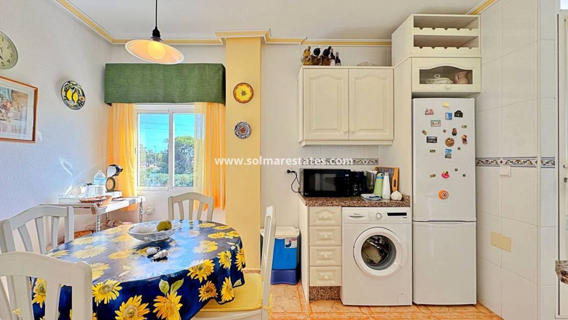 Apartamento de 2 habitaciones en La Zenia en venta con piscina - 225.000 € (Ref: 9205296)