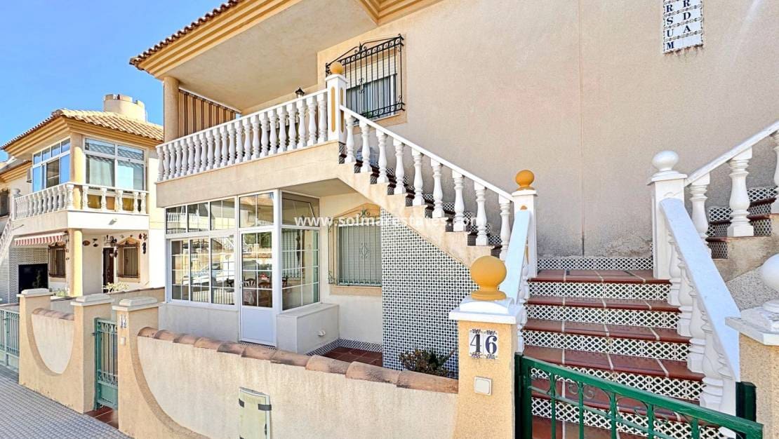 Apartamento de 2 habitaciones en La Zenia en venta con piscina - 225.000 € (Ref: 9205296)