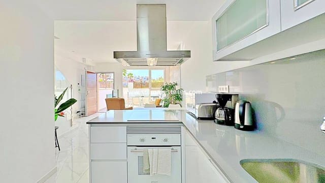 3 makuuhuone Omakotitalo myytävänä paikassa Los Balcones mukana uima-altaan - 326 000 € (Ref: 9205297)