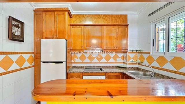 2 soverom Rekkehus til salgs i Punta Prima, Orihuela med svømmebasseng - € 189 000 (Ref: 9205299)